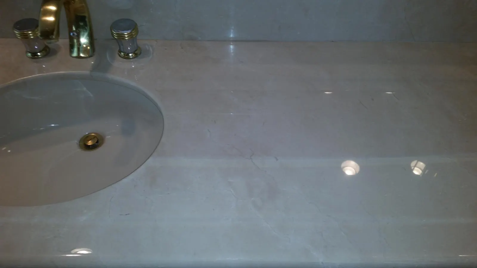 High-Gloss Marble Countertop Polish